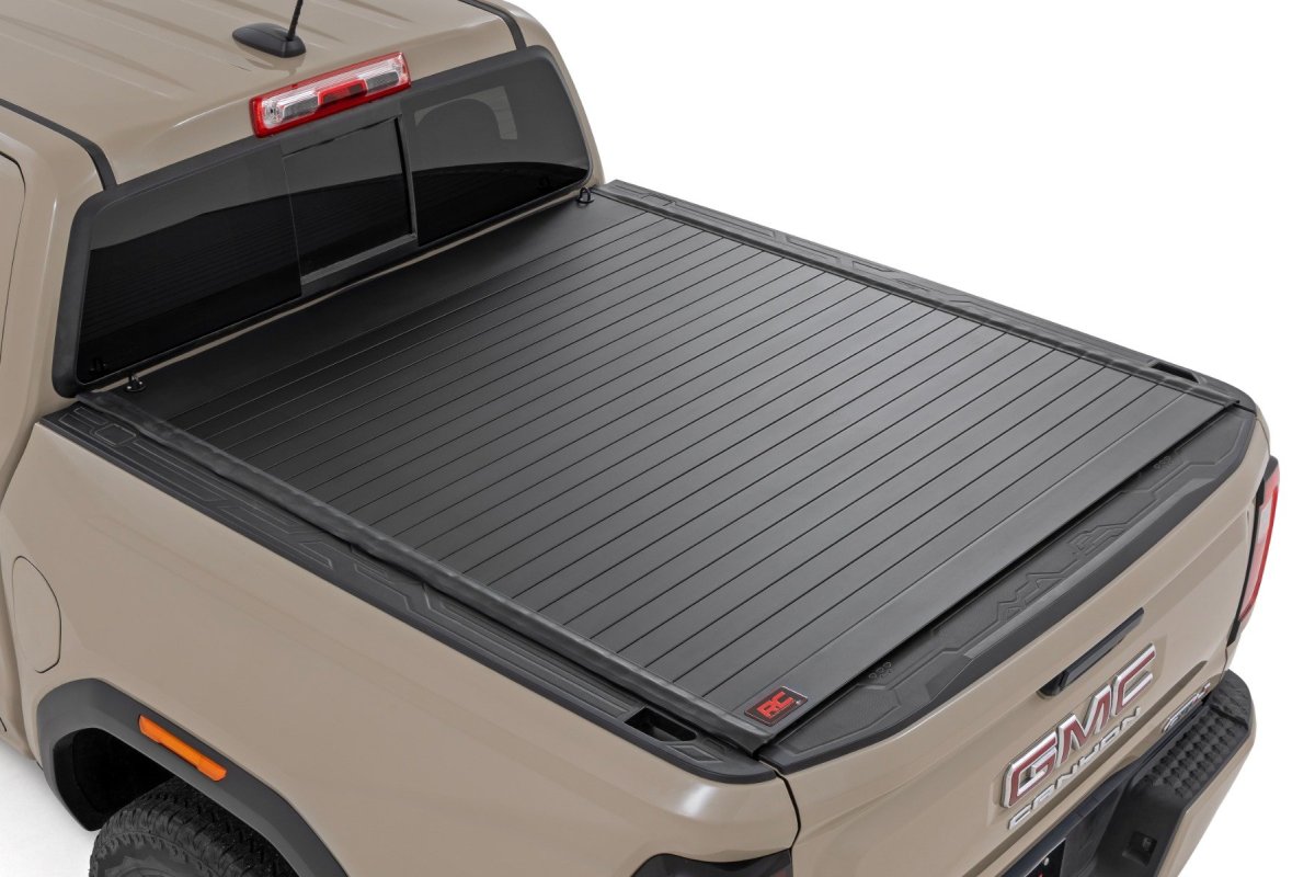 Chevrolet Colorado Hard Roll Up Bed Cover - Rough Country - Matte Black with Aluminum Slats - Matte Black - '23-'25